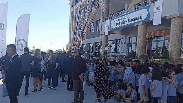 Araba Çarpan İlkokul Öğrencisi Yaşamını Yitirdi