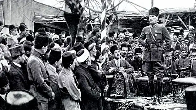 Atatürk ve İzmir Marşı