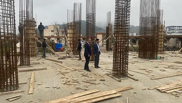 Bağlı, Veysel Karani Beldesinde Yapımı Devam Eden Cami Çalışmalarını İnceledi