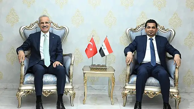 BAKAN URALOĞLU, IRAK ULAŞTIRMA BAKANI REZZAK MUHEYBES ES-SADAVİ İLE BAĞDAT'TA KALKINMA YOLU'NU GÖRÜŞTÜ