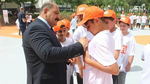 Baykan Belediye Başkanı Ekrem Erdem, BİDEV Basketbol Sahasının Açılışına Katıldı