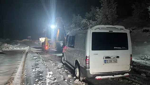 Baykan'da Hasta, Şirvan'da 5 Araç Kurtarıldı
