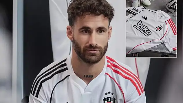 Beşiktaş, 2025-2026 Sezonu İç ve Dış Saha Formasını Taraftarla Buluşturdu