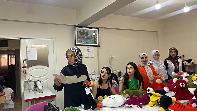 Bölge İllerine Örnek Olduk: Siirtli Kadınlardan Oyuncak Eğitimi