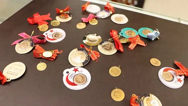 Çeyrek altın fiyatları arttı, 1 gramlık ve yarım gramlık altınların satışında artış yaşandı