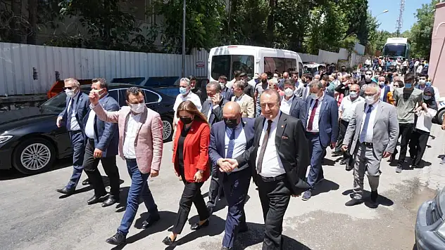 CHP'NİN HEDEFİNDE ERKEN SEÇİM, YENİ ANAYASA, GÜÇLENDİRİLMİŞ PARLAMENTER SİSTEM VE LİYAKATLİ KADROLAR VAR