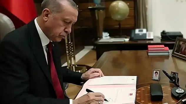 Cumhurbaşkanı Erdoğan'dan İki Mahkuma Af: Kararlar Resmi Gazete'de Yayımlandı