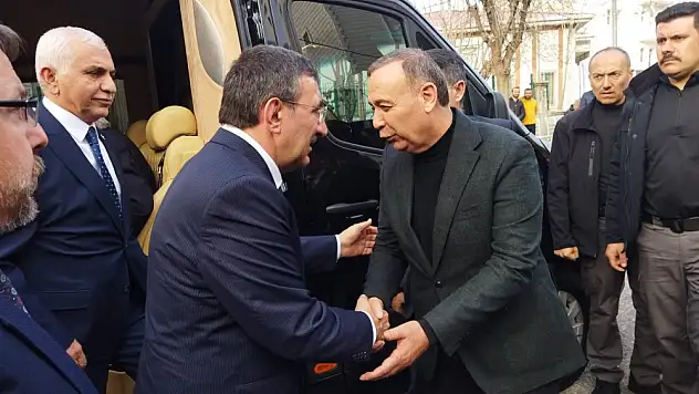 Cumhurbaşkanı Yardımcısı Cevdet Yılmaz'dan Osman Ören'e Taziye Ziyareti