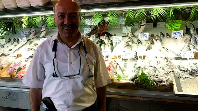Denizi Oymayan Memleketin İnsanı, Dünyaya Balık Satıyor