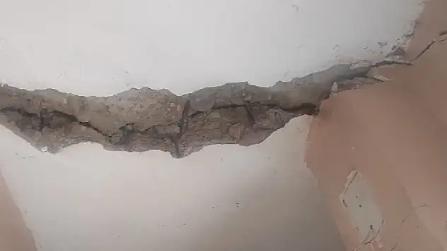 Deprem Mağduru Aile Çaresiz: 'Evimiz Her An Yıkılabilir!'