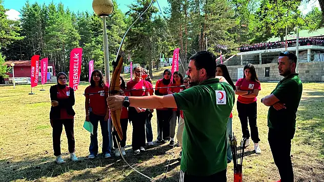 Depremzede Öğrenciler Kızılay'ın Çamkoru Kampında Buluştu
