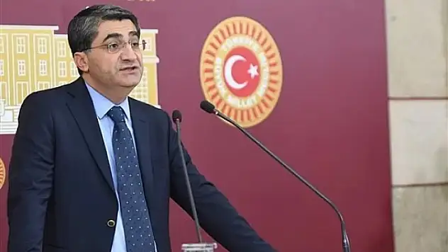DEVA Partili Ekmen: 'Kamu Kuruluşları ve Belediyelerde Birden Fazla Yönetim Kurulu Üyeliği ve Çoklu Maaş Uygulaması Siyaseti Yıpratıyor' (VİDEOLU HABER)