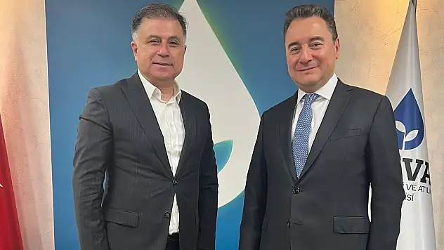 DEVA Partisi İzmir Teşkilatında Yeni Dönem: İl Başkanlığına Aybar Uygur Atandı