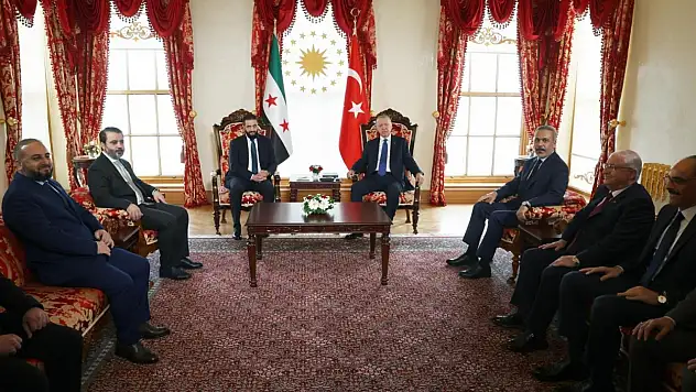 Dolmabahçe'de Tarihi Görüşme: Erdoğan ve Şara 2,5 Saat Süren Zirvede Bir Araya Geldi