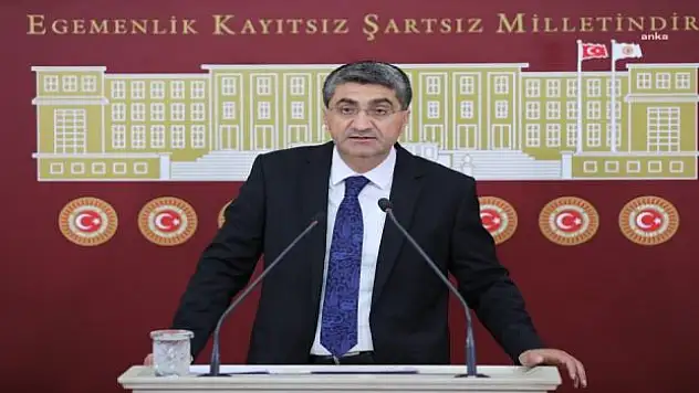 Ekmen: 'Murat Kurum Genel Müdür İken Kaç Deprem Toplanma Alanına Milyon Dolarlık Rezidans Dikti?'