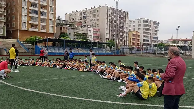 Ekrem Kurt Hocadan Siirt Spor ve Siirt Spor Altyapısına Destek Çağrısı!
