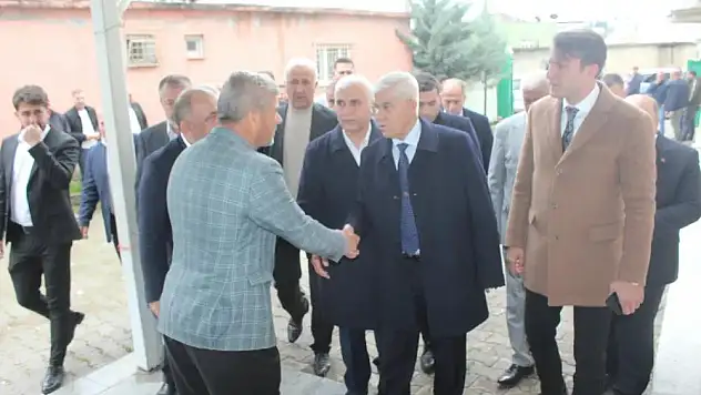 Emekli Jandarma Genel Komutanı Çetin, Veysel Karani' de Taziye Ziyaretinde Bulundu