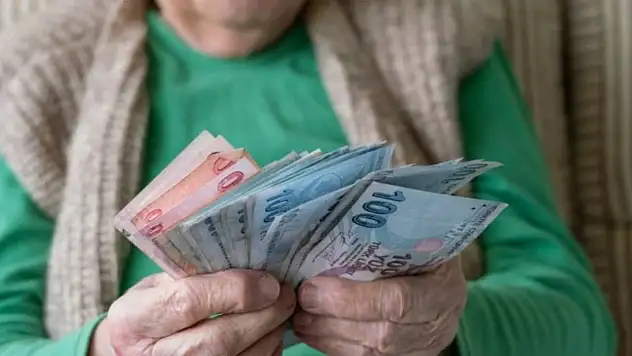 En Düşük Emekli Maaşı 16.881 TL'ye Yükseldi: TBMM'den Geçen Yeni Düzenlemenin Detayları