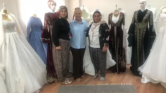 Eruh İlçemizde Kooperatiften Genç Kızlara Gelinlik