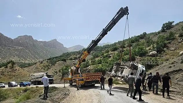 Eruh İlçesinde Dicle EDAŞ'A Ait Araç Devrildi