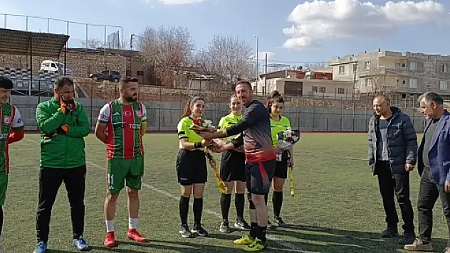 Eruh Spor'dan Bayan Hakemlere Anlamlı Jest
