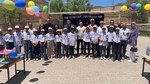 Eruh'ta Bilim Şenliği Gibi TÜBİTAK Etkinliği: Kaymakam Şenay'dan Öğrencilere ve Öğretmenlere Tam Not
