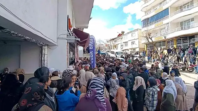 Eruh'taki İndirim Kampanyası İzdiham Yarattı