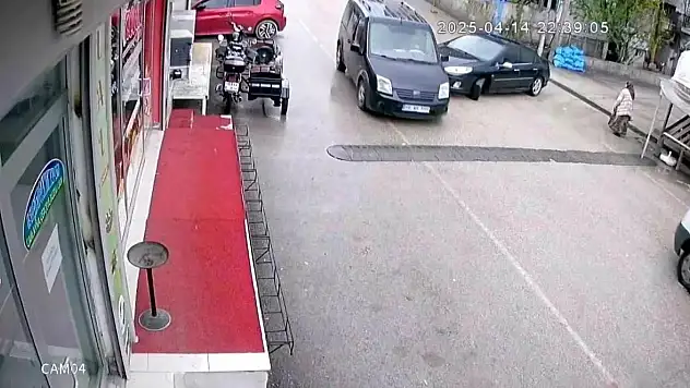 Eruh'taki Maddi Hasarlı Kaza Güvenlik Kamerasına Yansıdı