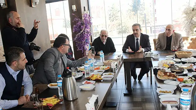 FEVZİ SEVGİLİ KAYYUM BELEDİYELER ÖRNEK HİZMETLER VERMİŞTİR