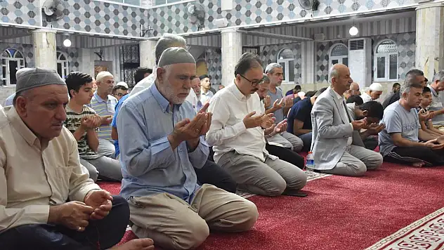 STK'ların Çağrısıyla Türkiye Genelinde Sabah Namazı Buluşması Gerçekleştirildi