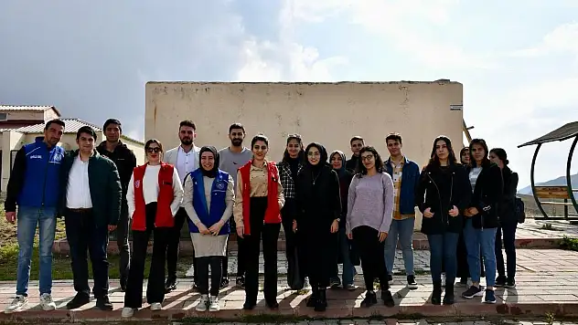 Gençlik Merkezi Çalışanları ve Gönüllüleri Can Dostlarımızı Yalnız Bırakmadı