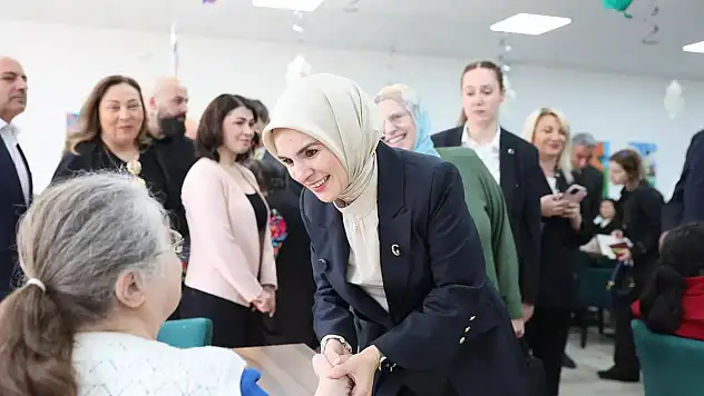 Göktaş, Berlin'de Yaşlılar ve Gençlerle Buluştu