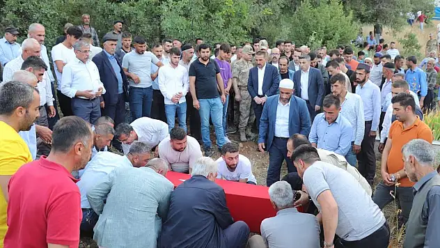 Görev Başında Kalp Krizi Sonucu Şehit Olan Güvenlik Korucusu Öneryıldız, Son Yolculuğuna Uğurlandı