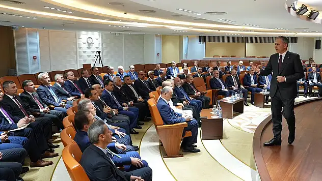 İçişleri Bakanı Yerlikaya'nın Başkanlığında Ankara'da Valiler Toplantısı