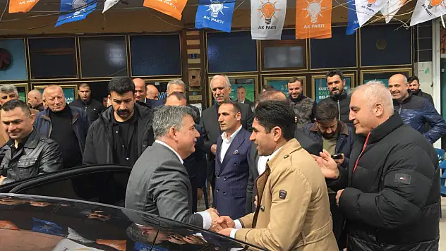 İl Emniyet Müdürü Kurtalan'da AKP Seçim Lokalini Ziyaret Etti