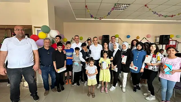 İl Müdürü Ergün, Başarılı Çocukları Cep Telefonu ve Tablet İle Ödüllendirdi
