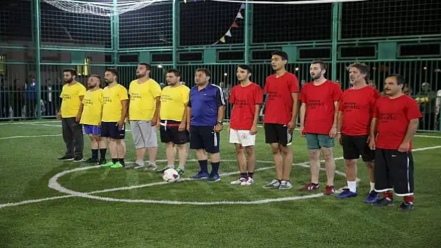 Kayabağlar Belediyesinin Düzenlediği 'Bayram Şöleni Halı Saha Futbol Turnuvası' Final Maçıyla Sona Erdi