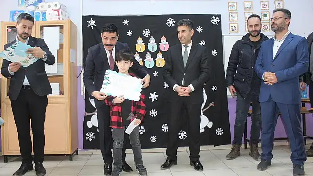 Kaymakam Bağlı, Öğrencilerin Karne Sevinçlerine Ortak Oldu
