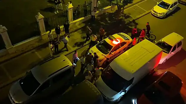 Kızlar Tepesinde Trafik Kazası ve Kavga!