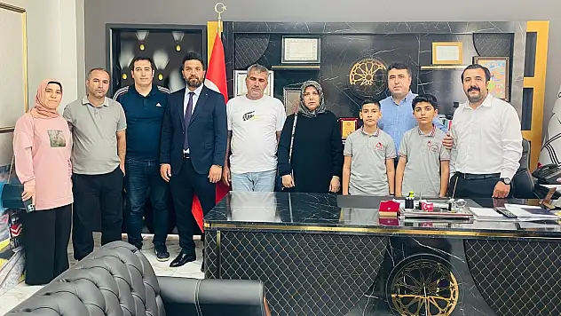 Kurtalanlı Öğrencilerden Büyük Başarı: Türkiye Birincileri İlçe Milli Eğitim Müdürünü Ziyaret Etti