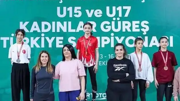 Mehmet Akif Ersoy Ortaokul Öğrencisi Mercan Nas 39 Kg. Türkiye Şampiyonu Oldu