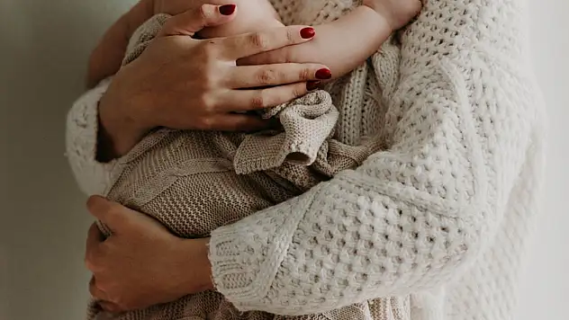 Memurlara Doğum Sonrası Yarı Zamanlı Çalışma Hakkı Resmi Gazete'de: Anne ve Babaya Yeni İmkanlar