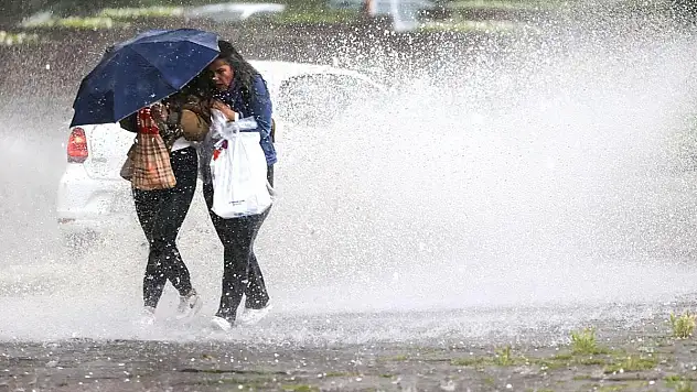 Meteoroloji Tarafından Siirt Dahil 35 İl İçin Turuncu ve Sarı Kodlu Uyarı Kuvvetli Yağışa Dikkat