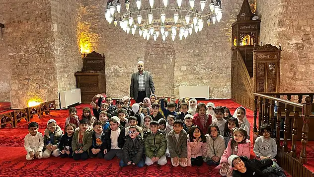 Minik Yüreklerden Tarihi Ulu Cami'ye Ziyaret