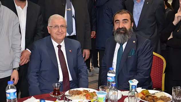 MSB Yaşar Güler, Şırnak ve Hakkari'deki Yerel Gazetelerin Sorunlarıyla İlgileneceğini Belirtti