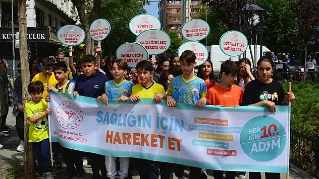 Öğrenciler ve Sağlık Çalışanları Sağlıklı Yaşam İçin Yürüdü!