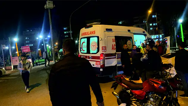 Otomobile Çarpan Motosiklet Sürücüsü Yaralandı