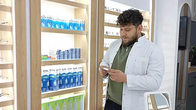 Parlak Uyardı'Kontak Lens İçin Doktor Önerisi Şart'