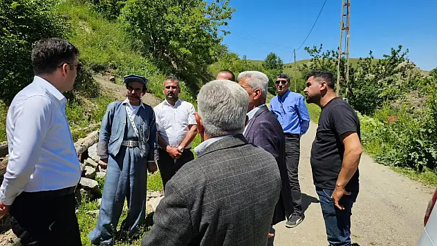 Pervari'de Köy Yollarında Genişletme ve Altyapı Çalışmaları Başladı