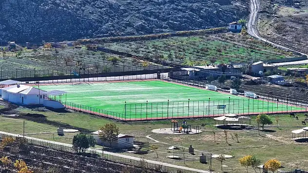 Pervari'ye Modern Futbol Sahası